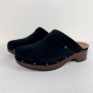 Vionic Kacie Black Suede Clogs